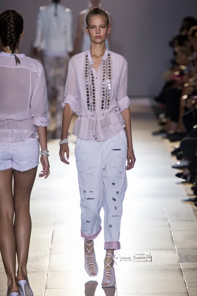Look 19